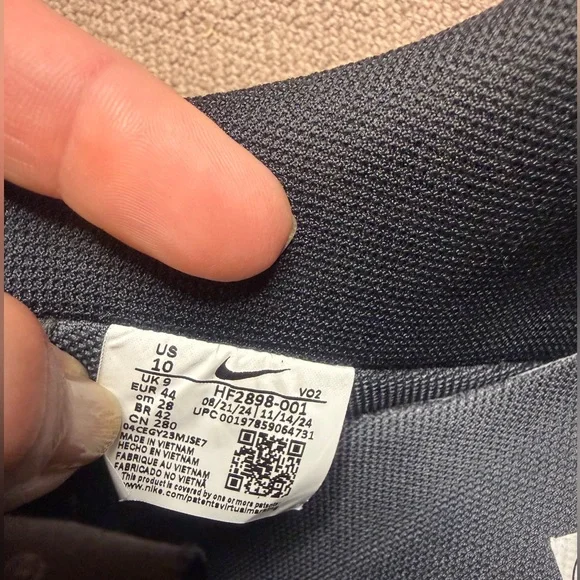 Nike Air Force 1 Snakeskin Edition
Men’s 10 - Picture 8 of 9